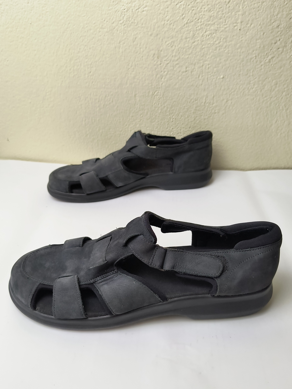 L.L. Bean 11M Women's Black Leather Fisherman Sandals